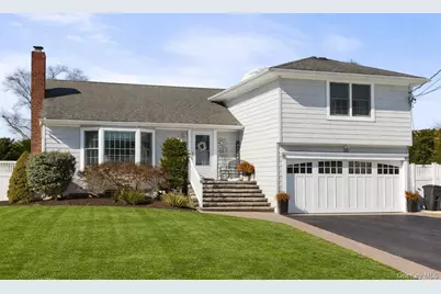 40 Wagstaff Lane, West Islip, NY 11795 - Photo 1