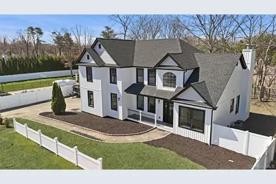 112 S Hillside Avenue, Nesconset, NY 11767 - Photo 4