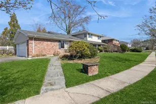 3 Clemson Ln, Woodbury, NY 11797 - Photo 2