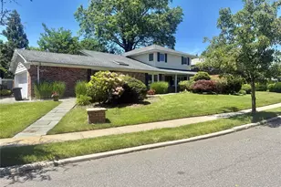3 Clemson Ln, Woodbury, NY 11797 - Photo 2