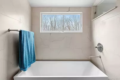 76 Island View Drive W, Sag Harbor, NY 11963 - Photo 14