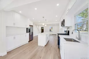 624 Townline Rd, Hauppauge, NY 11788 - Photo 18