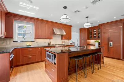 210 Cliff Avenue, Pelham, NY 10803 - Photo 12