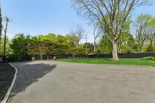 1 Huntington Bay Rd, Huntington, NY 11743 - Photo 32