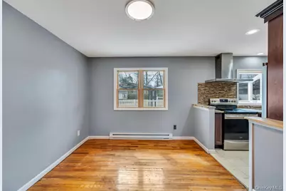 10 Winnetica Lane, East Islip, NY 11730 - Photo 6