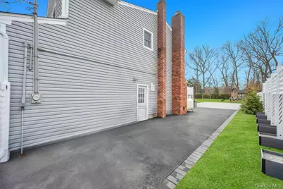 10 Winnetica Lane, East Islip, NY 11730 - Photo 32