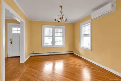 154 Rocklyn Avenue, Lynbrook, NY 11563 - Photo 6