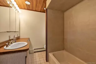 154 Rocklyn Ave, Lynbrook, NY 11563 - Photo 14