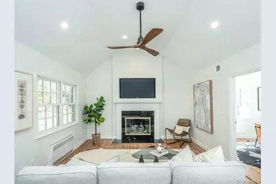 8 Chelsea Drive, Port Washington, NY 11050 - Photo 12