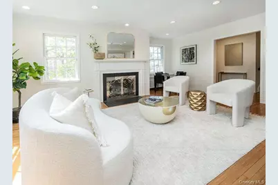 8 Chelsea Drive, Port Washington, NY 11050 - Photo 4