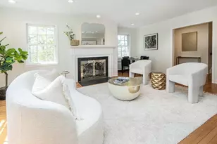 8 Chelsea Dr, Port Washington, NY 11050 - Photo 4