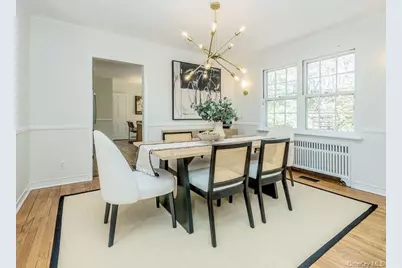 8 Chelsea Drive, Port Washington, NY 11050 - Photo 10