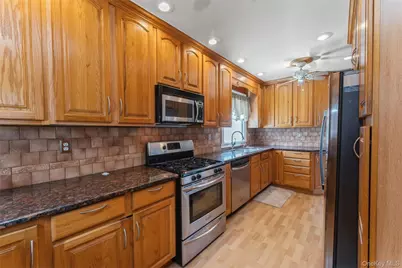 278 Dogwood Road, Valley Stream, NY 11580 - Photo 8