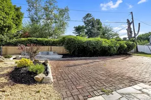 128 Hazelwood Dr, Jericho, NY 11753 - Photo 24