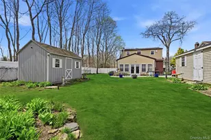 75 Oregon Ave, Medford, NY 11763 - Photo 6