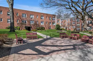 17 Edwards St, Roslyn Heights, NY 11577 - Photo 14