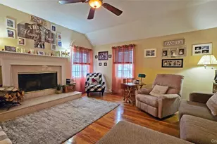 32 Atlantic Ave, East Moriches, NY 11940 - Photo 10