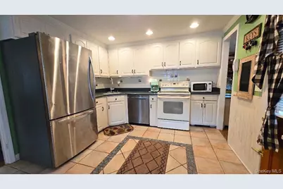 32 Atlantic Avenue, East Moriches, NY 11940 - Photo 18
