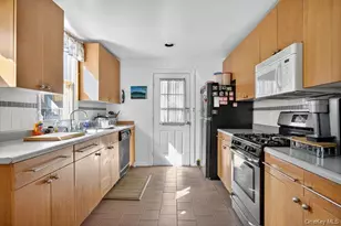 84-50 266th St, Floral Park, NY 11001 - Photo 8