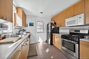 84-50 266th St, Floral Park, NY 11001 - Photo 10