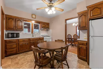 190 Bryant Avenue, Floral Park, NY 11001 - Photo 8