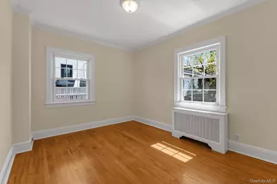 190 Bryant Avenue, Floral Park, NY 11001 - Photo 10