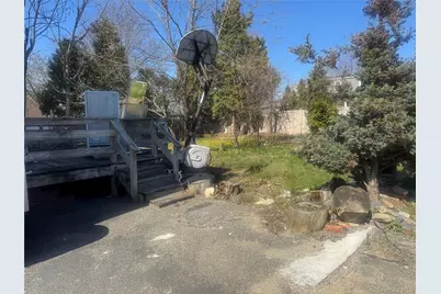 351 E Meadow Avenue, East Meadow, NY 11554 - Photo 4