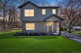 111 Cedar Ave, New Windsor, NY 12553 - Photo 2