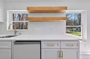 111 Cedar Ave, New Windsor, NY 12553 - Photo 18