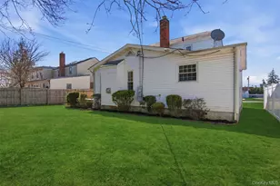 2295 3rd St, East Meadow, NY 11554 - Photo 30