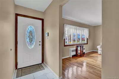 70 Martin Road N, Bethpage, NY 11714 - Photo 4