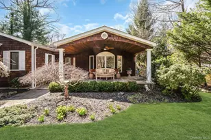 44 McCulloch Dr, Dix Hills, NY 11746 - Photo 4