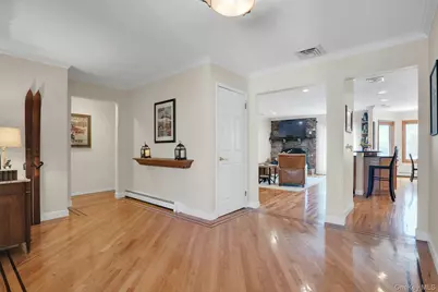 44 McCulloch Drive, Dix Hills, NY 11746 - Photo 10