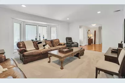 44 McCulloch Drive, Dix Hills, NY 11746 - Photo 12