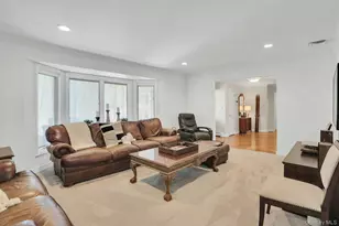 44 McCulloch Dr, Dix Hills, NY 11746 - Photo 12