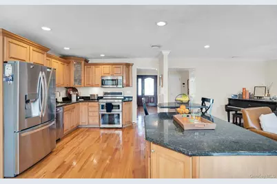 44 McCulloch Drive, Dix Hills, NY 11746 - Photo 24