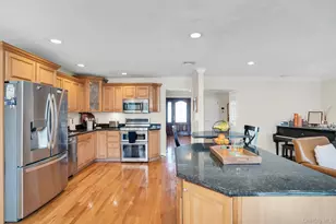 44 McCulloch Dr, Dix Hills, NY 11746 - Photo 24