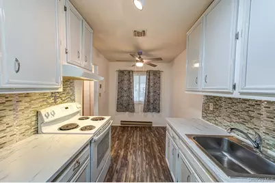 209 Cabot Court S, Saint James, NY 11780 - Photo 10