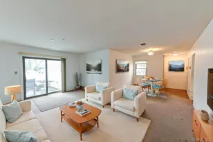 209 Cabot Ct S, Saint James, NY 11780 - Photo 4