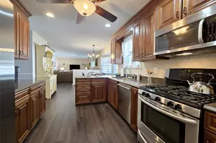 29 Loebel St, Selden, NY 11784 - Photo 4