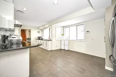 5 Fieldstone Lane, Great Neck, NY 11020 - Photo 8