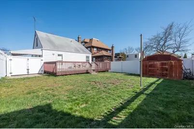 451 Nassau Boulevard, Williston Park, NY 11596 - Photo 22