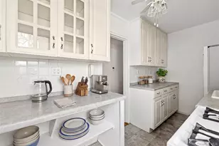 1 Edwards St, Roslyn Heights, NY 11577 - Photo 8