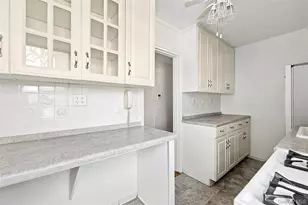 1 Edwards St, Roslyn Heights, NY 11577 - Photo 8