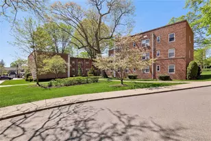 1 Edwards St, Roslyn Heights, NY 11577 - Photo 12