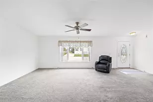 638 Fresh Pond Ave, Calverton, NY 11933 - Photo 4