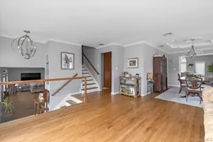 340 Woodbridge Ln, Jericho, NY 11753 - Photo 2