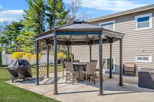 14 Celeste Ave, Holbrook, NY 11741 - Photo 8