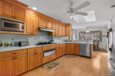 2378 Pine Grove Court, Yorktown Heights, NY 10598 - Photo 12