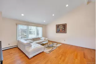 54 Felicia Ct, Plainview, NY 11803 - Photo 8